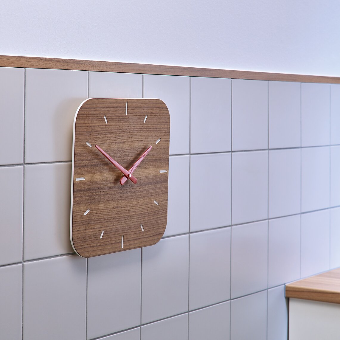 Mounting with tesa® Adhesive Nails for Tiles & Metal 2kg. Mounting with tesa® Adhesive Nails for Tiles & Metal 2kg.