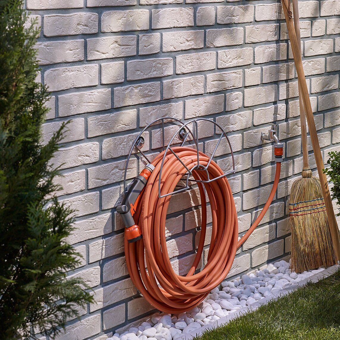 Mounting an item using tesa® Adhesive Screws Round for Brick & Stone 10kg. Mounting an item using tesa® Adhesive Screws Round for Brick & Stone 10kg.