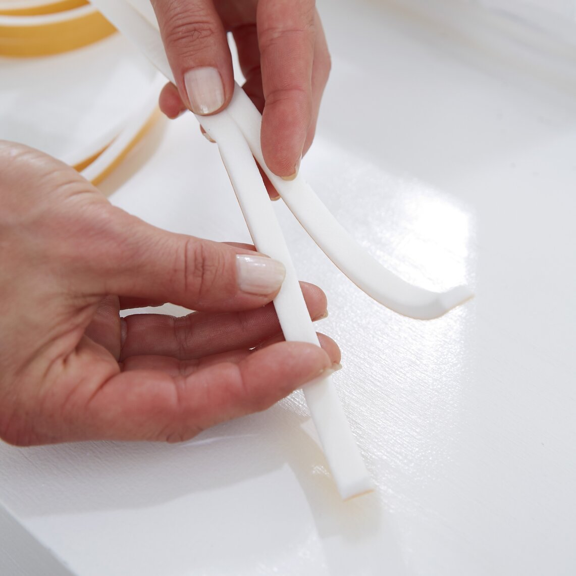 tesamoll_universal_ap_step6_fullsize tesamoll Sealing Tape Universal PUR Foam, 6mx9mmx5mm, blister card