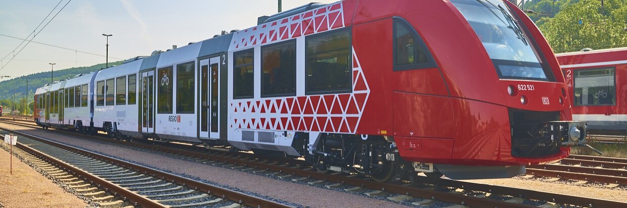 <p>Coradia LINT 54 - Dieseltriebwagen der Baureihe 622</p> <p>Im Juni 2012 bestellte die DB bei Alstom in Salzgitter 24 "LINT 54" - Triebwagen mit 160 Sitzplätzen, hauptsächlich für den Regionalverkehr in Rheinland-Pfalz.&nbsp;</p>
