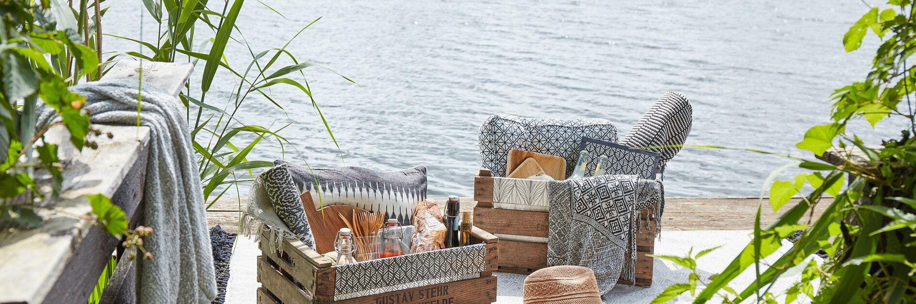 Simple but stylish picnic hamper