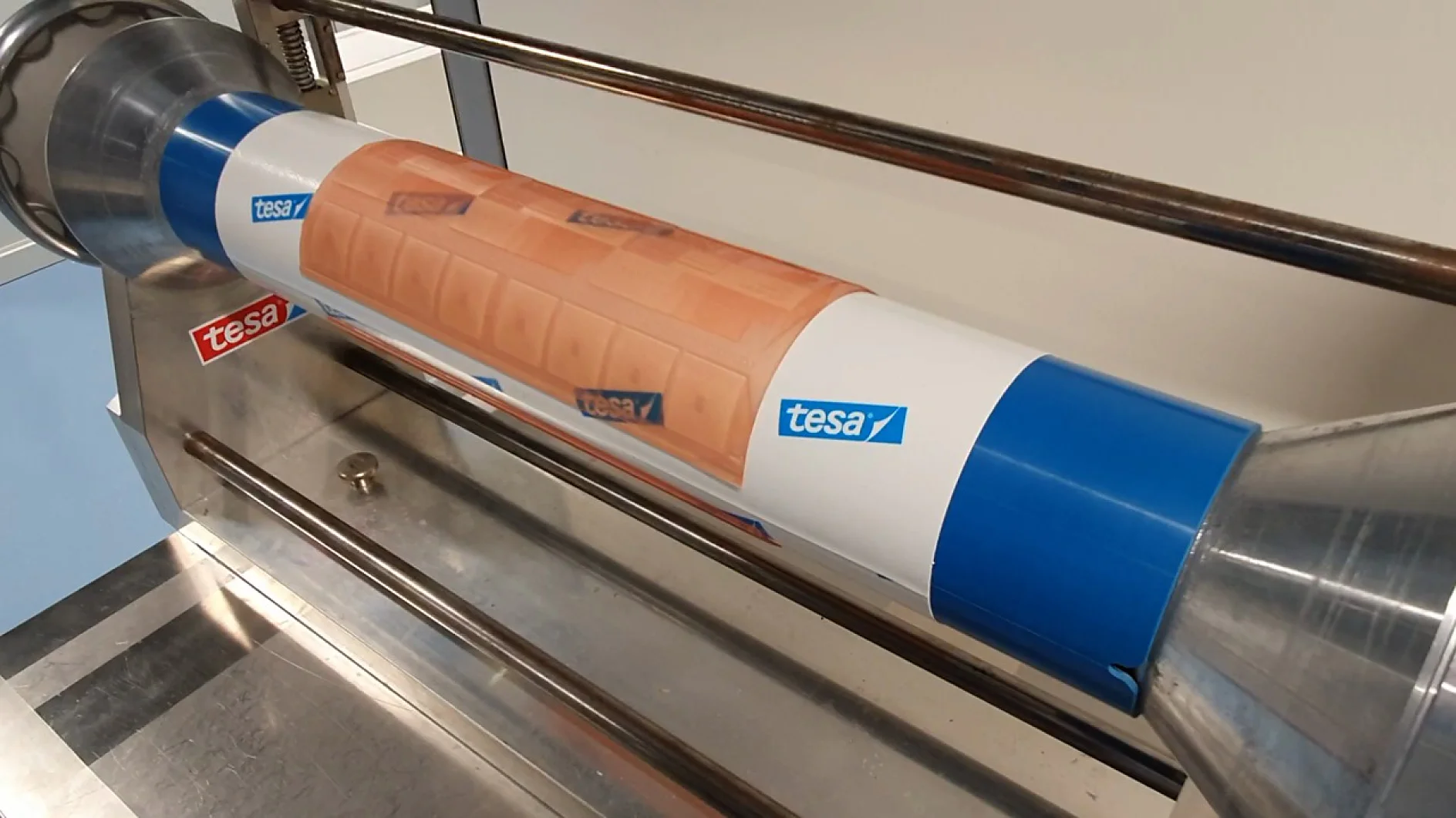 Video Easy Plate Demounting with tesa Video Easy Plate Demounting with tesa