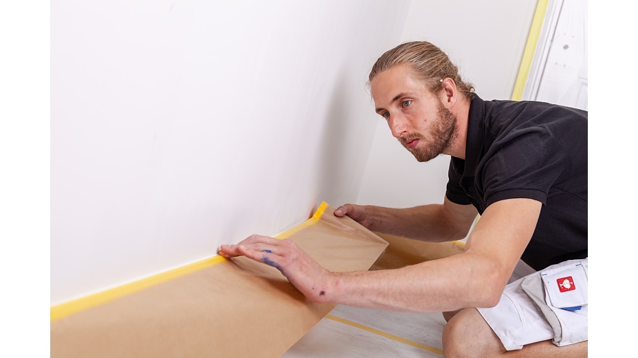 How to mask skirting boards and woodwork when spray painting