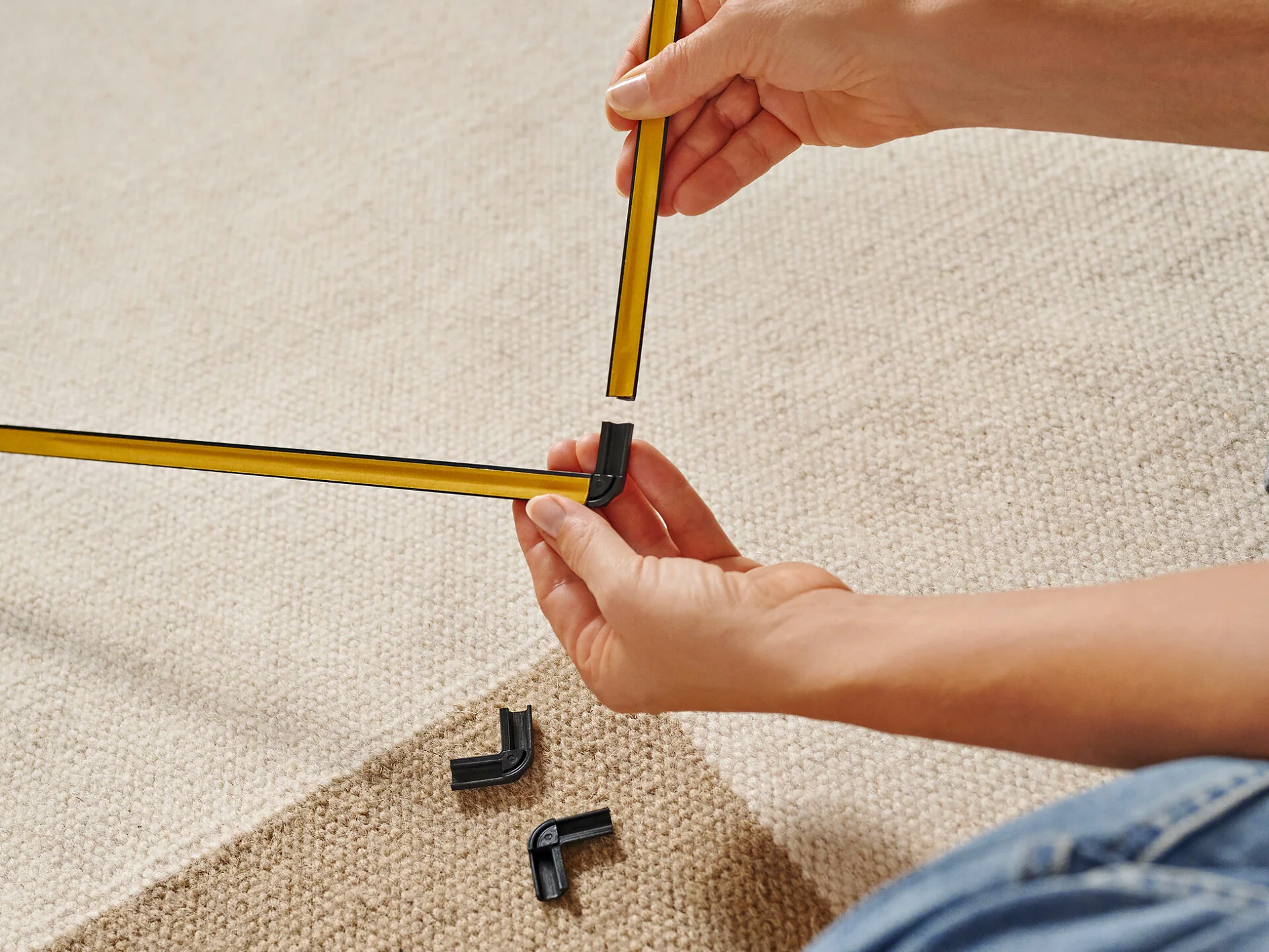 tesa_insect-clip-on-screen_step_3_of_7_model_ap