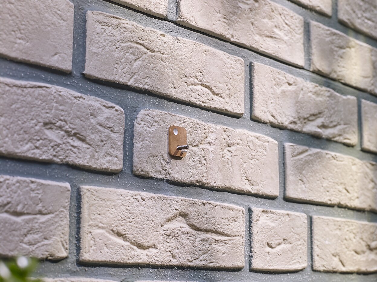 [en-en] tesa Smart Mounting System Adhesive Screw Square 5kg Brick Step 5 of 8 outside