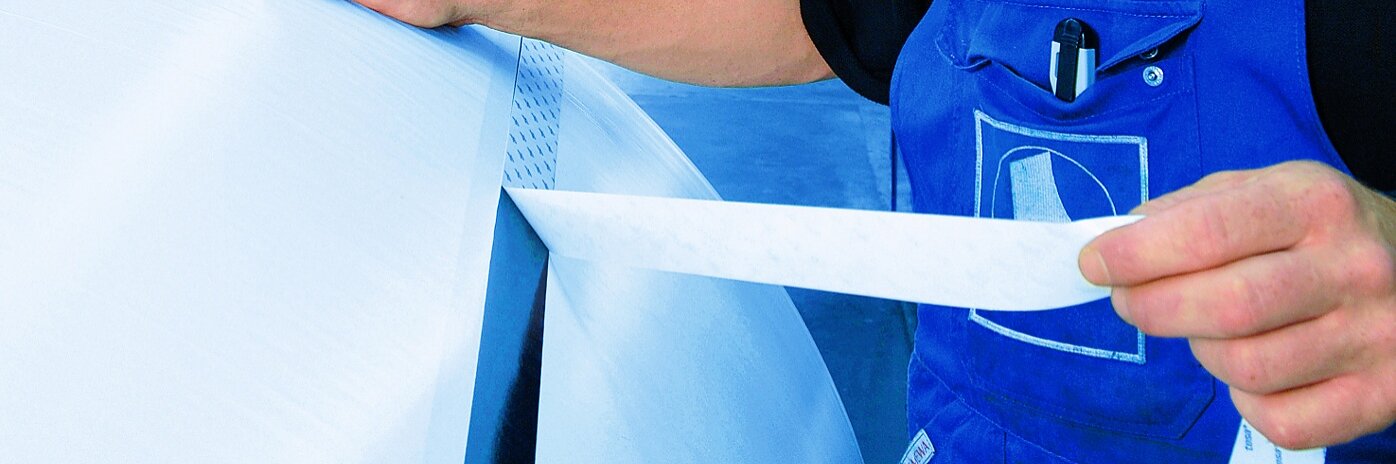 Splicing tape for the film converting industry