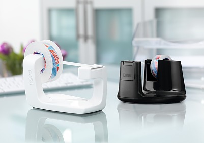 Birds of a feather in black and white: The Easy Cut Frame and Easy Cut Compact desktop dispensers, equipped with tesa® Stop Pad technology.