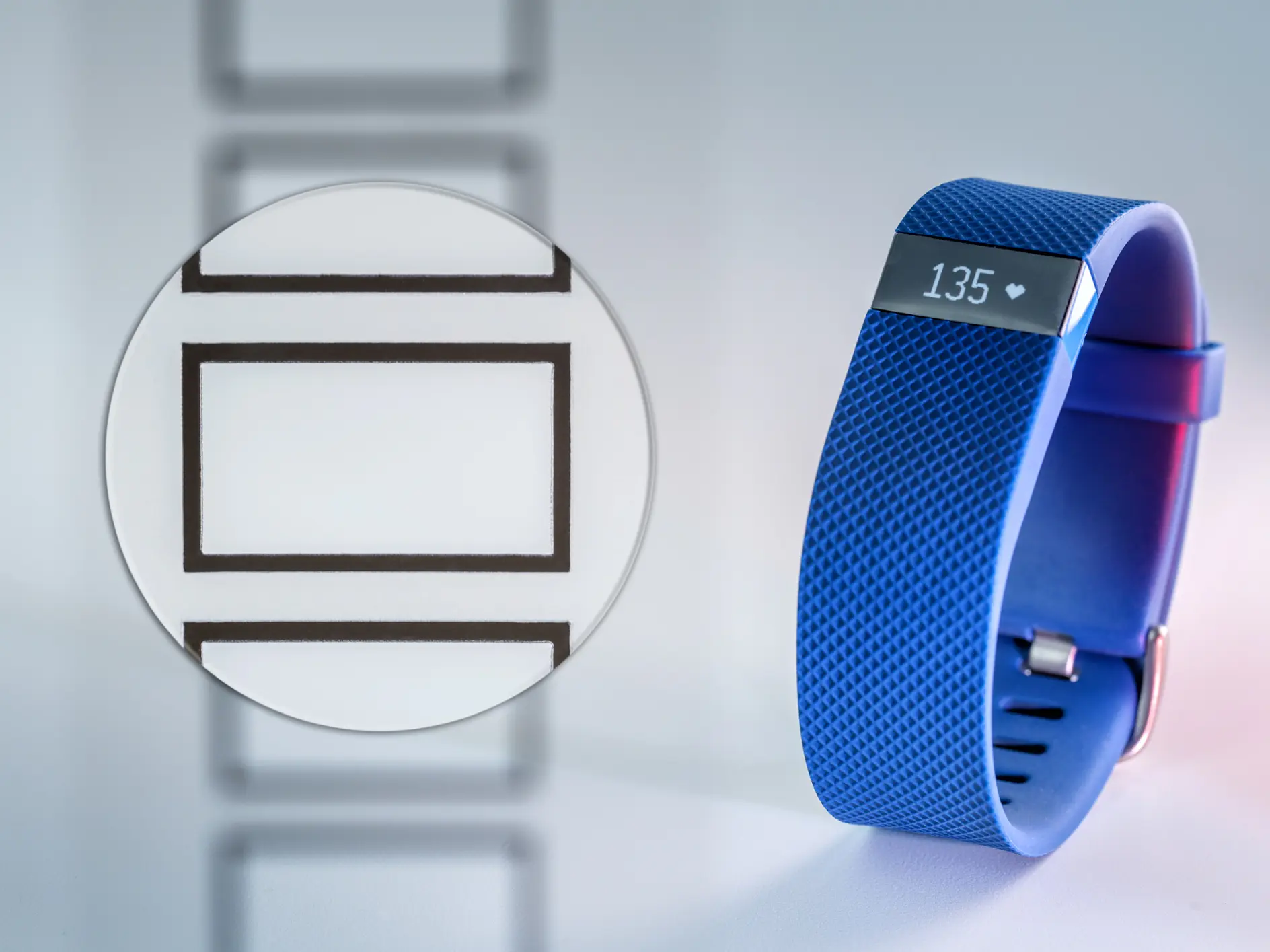 Small adhesive area, big performance: The die-cuts used in fitness trackers need to be resistant to exposure to various substances, including sunscreen and soap. The tesa product range currently comprises four double-sided adhesive tapes ranging in thickness from 50 to 250 micrometers