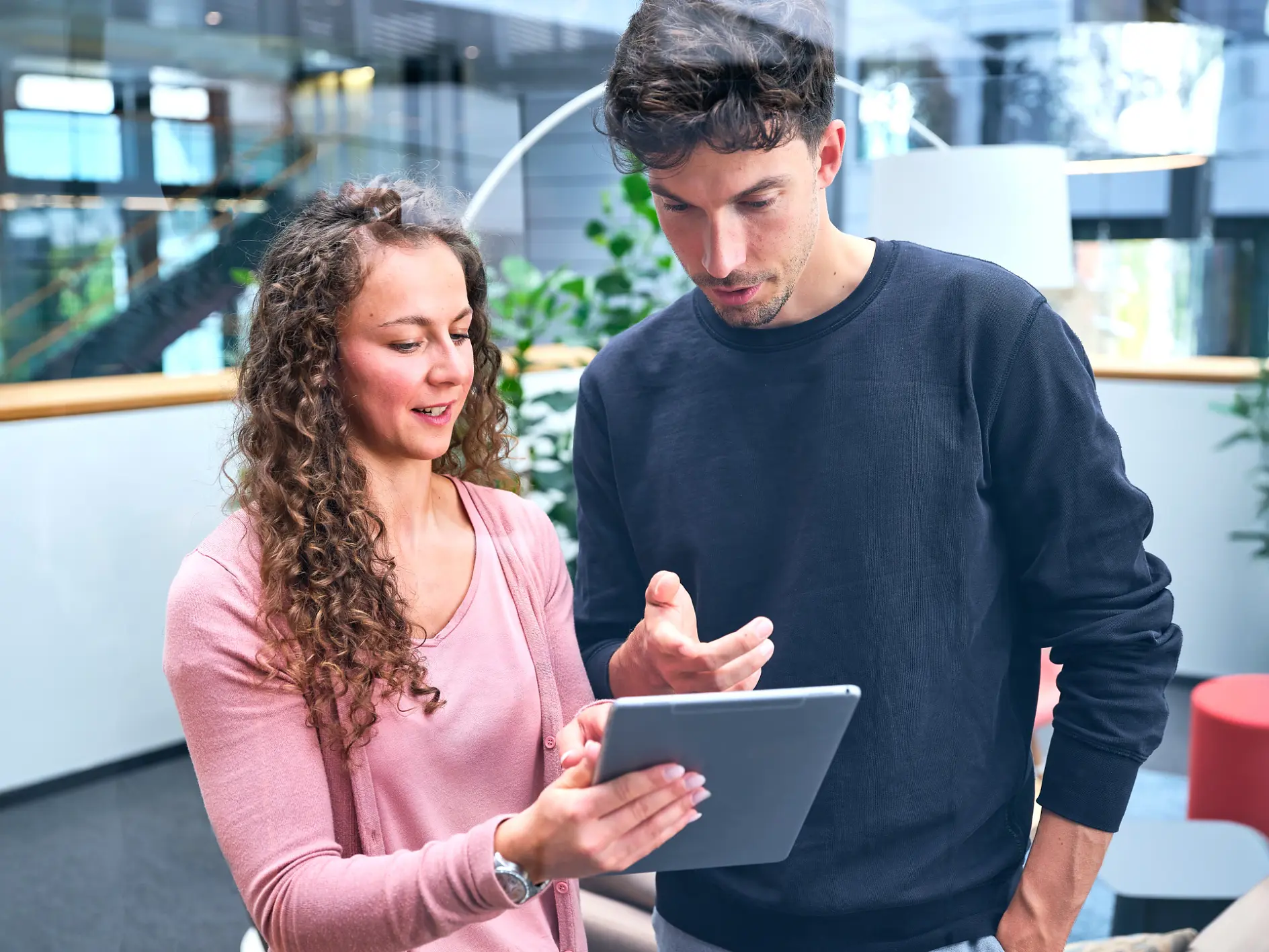 People_Business_Office_Workshop_Brainstorming_Meeting (16)_larger (1)