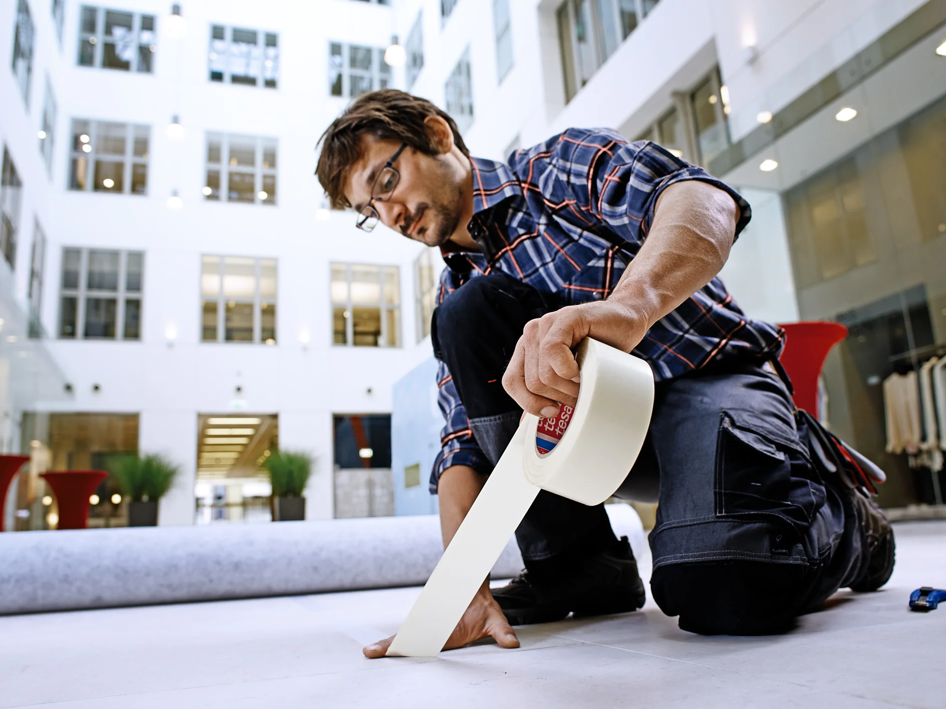 Professionally fastening a carpet