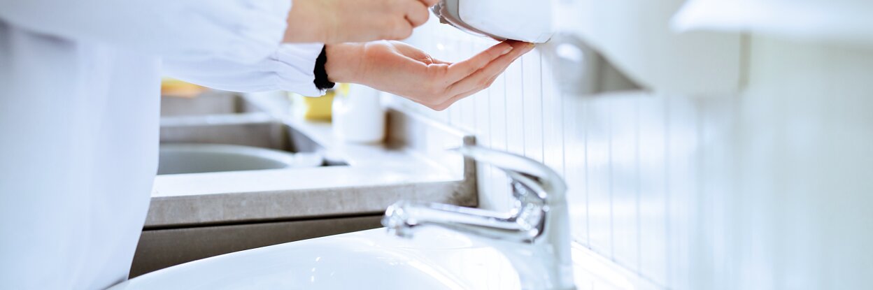 tesa power.kit for dispeners in cleaning and hygiene industry tesa power.kit for dispeners in cleaning and hygiene industry