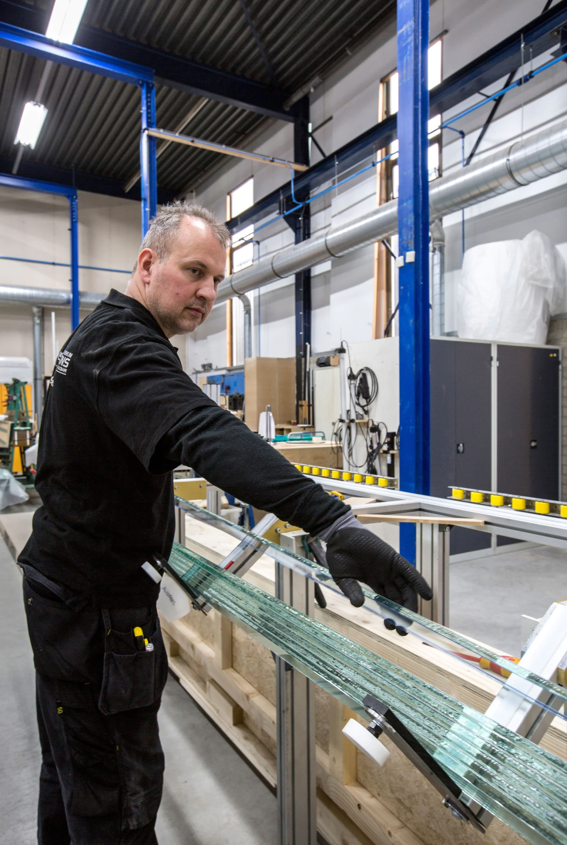 tesa ACXplus glass panel bonding A special bonding process is used on certain assembly unite to apply the ACXplus tape to the edges of the glass panels.