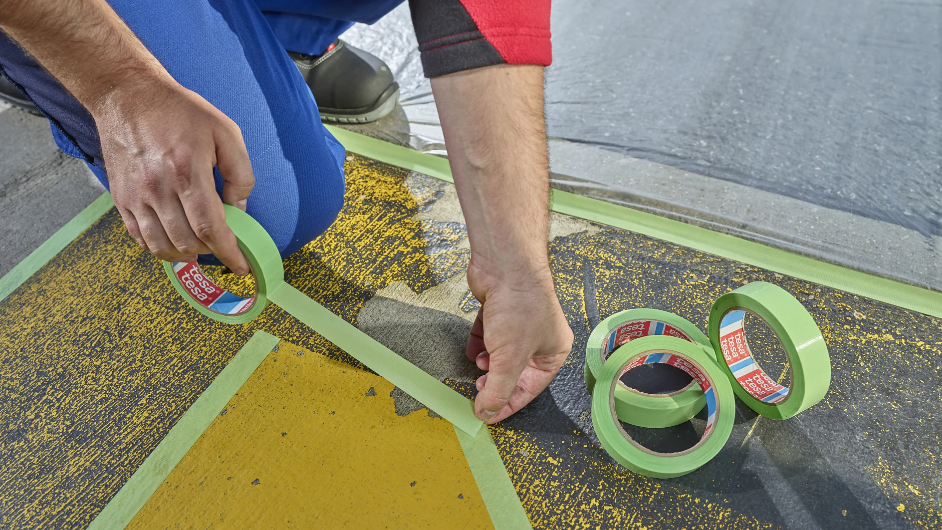 A person using tesa tape to adhesive tesa tape. (This text has been generated by AI)