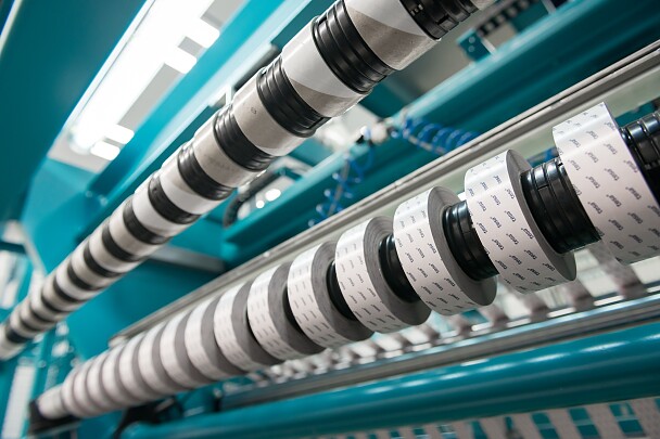 How tape is used in the manufacturing of corrugated packaging - tesa