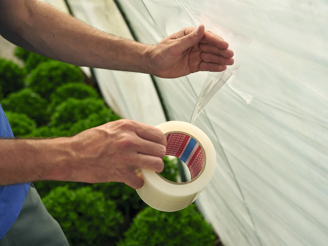 tesa-04646-greenhouse-repairing-tape-step5of5-ap