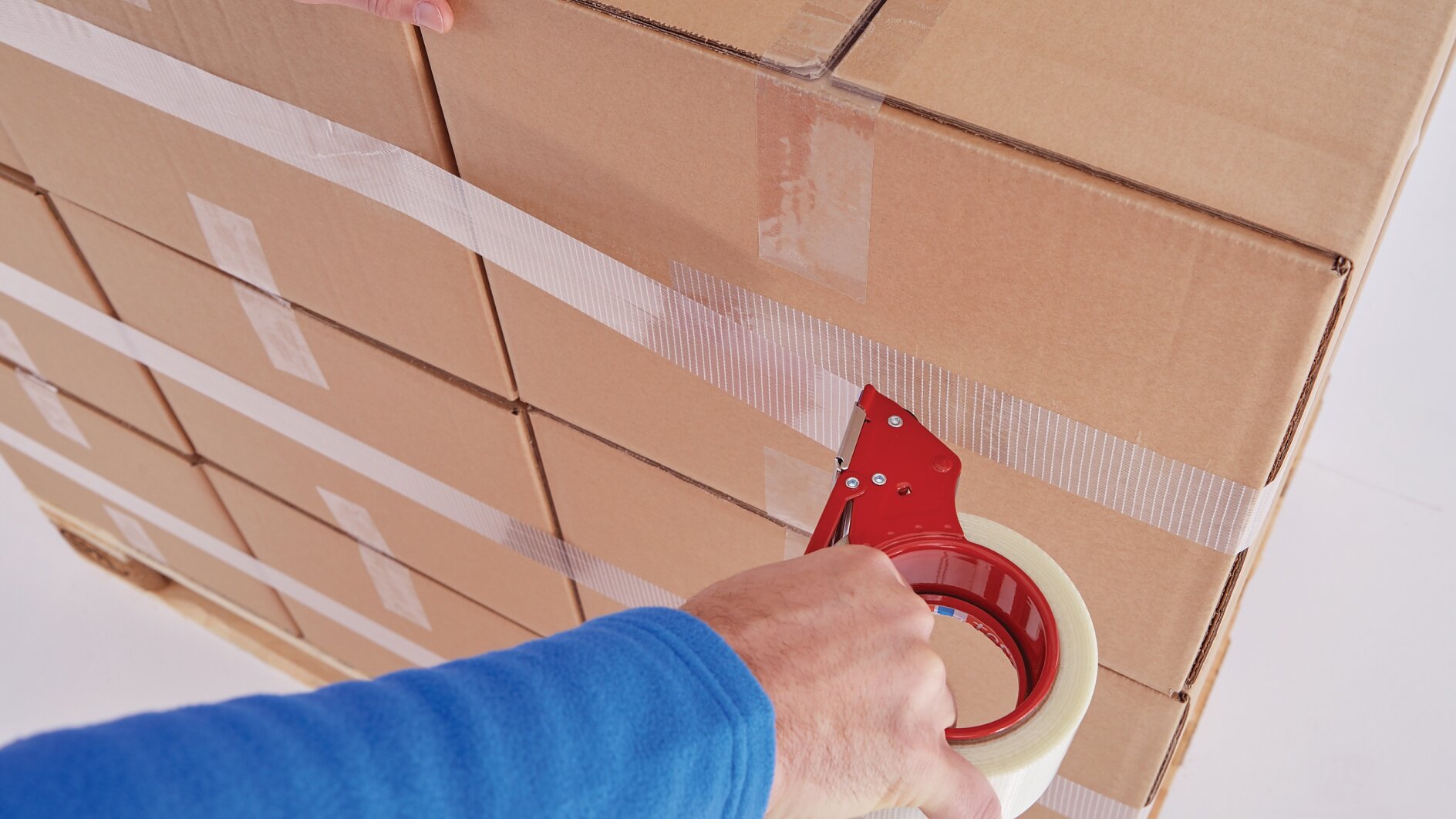 tesa 4559 cross filament tape for ID cartons step3of4 tesa 4559 cross filament tape for ID cartons step3of4