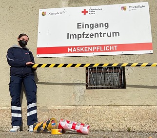 From north to southern Germany: also the bavarian vaccination center in Kempten received a donation of Social Distancing Tapes from tesa.