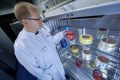 The application technology team puts products to the test. A heat chamber is used to simulate the aging process in tapes, for example. This method speeds up time so the effects can be seen in just a short period.