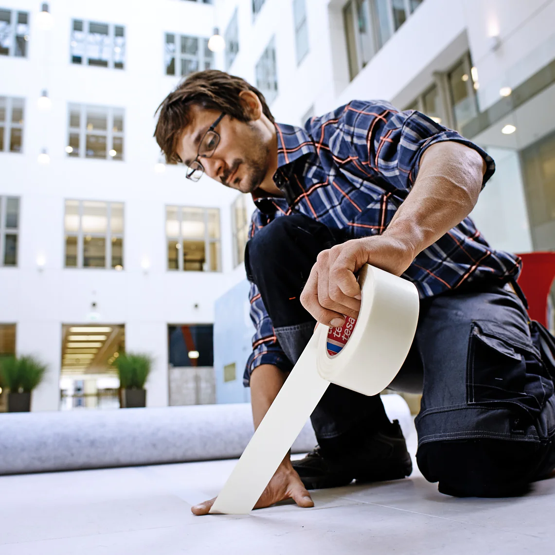 Professionally fastening a carpet