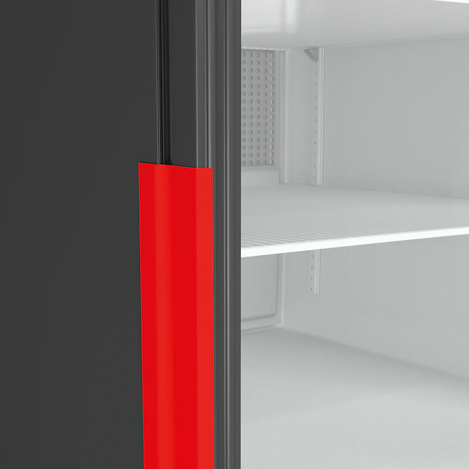 Doors are fixed with strapping tape during transport to avoid damage to door hinges.