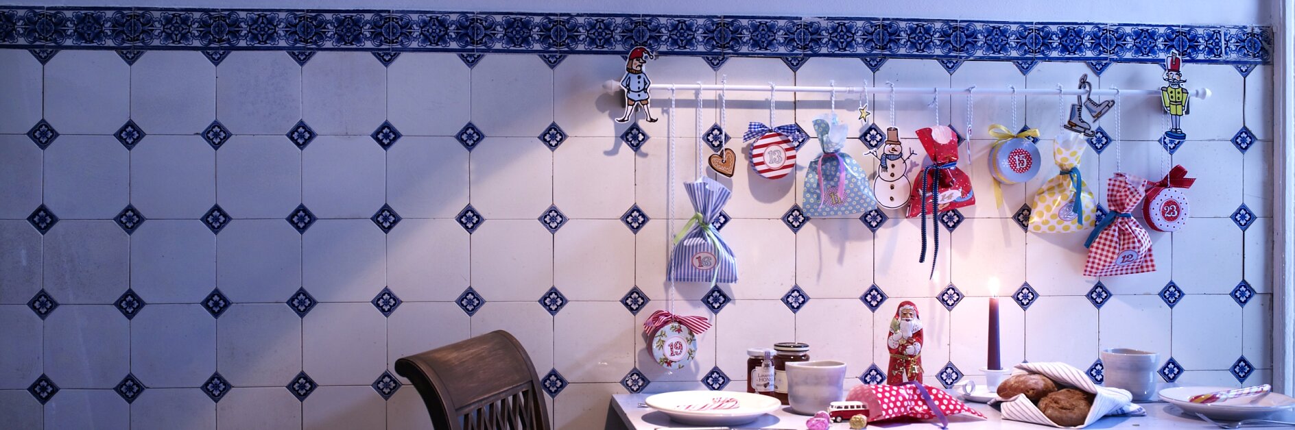 Fill the bags with candy and suprise your family with a self-made Advent calendar!