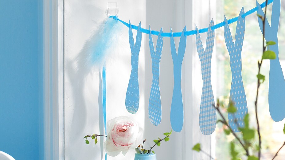Easter Garland with Rabbits Decoration Idea Every glance through the window shows: Rabbit Day is almost here again!