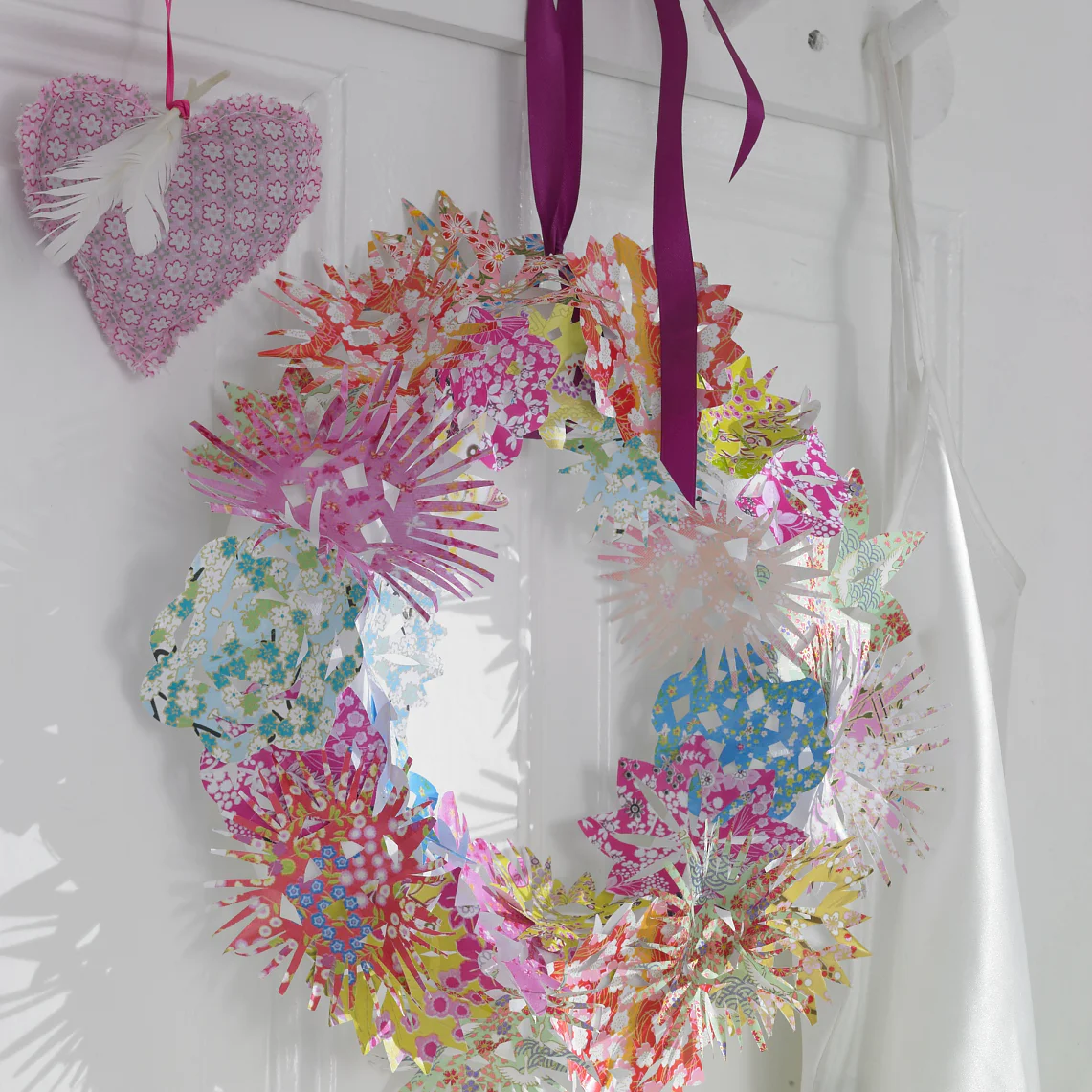 Enjoy your self-made flower wreath!