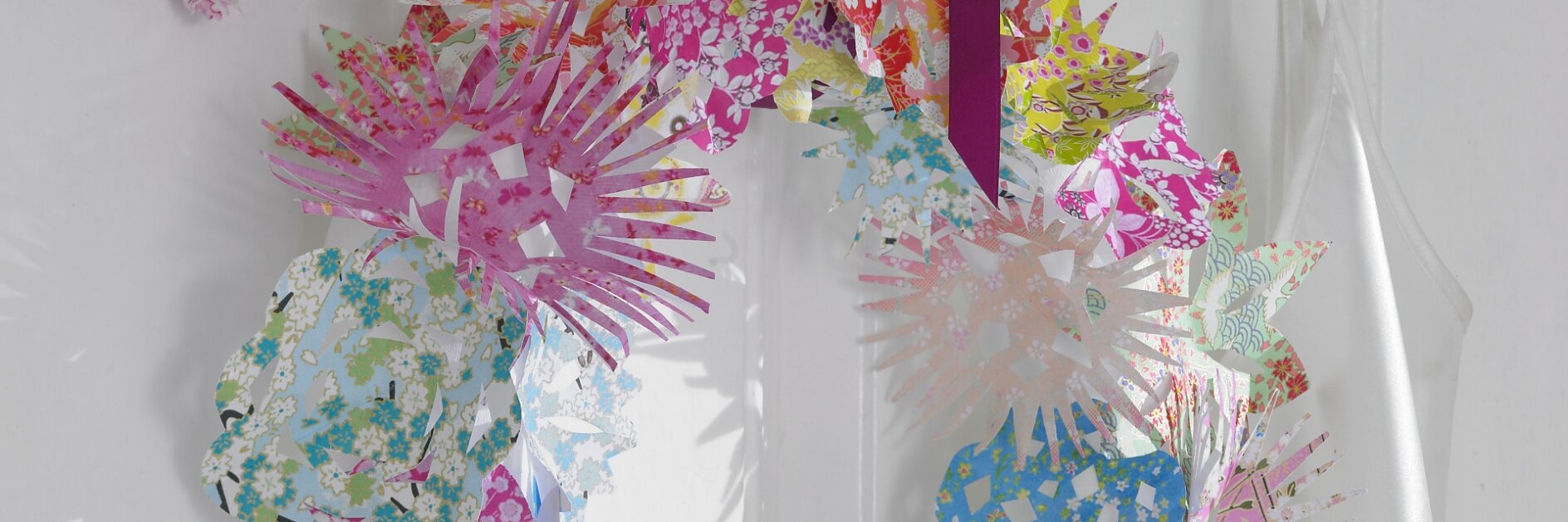 Enjoy your self-made flower wreath!