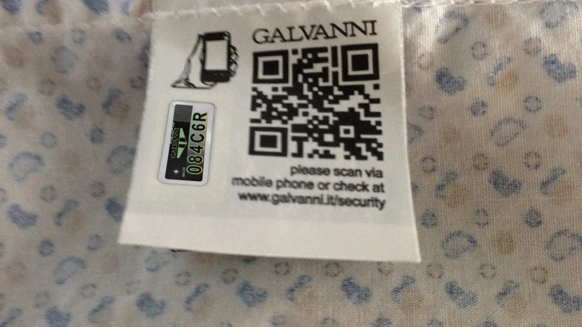 To check the authenticity of Galvanni sportswear, you can scan the QR code on the label, which is applied to the fabric tags of all Galvanni products.