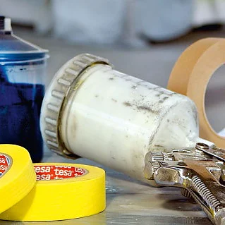 TEASER_craftsmen-and-painters_spray-painting_complementary-tapes-4081389