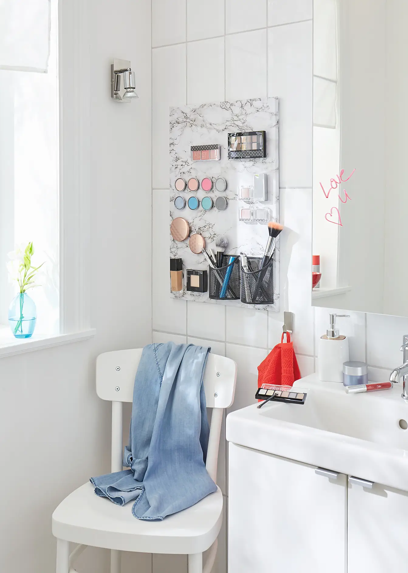 Enjoy your magnetic make-up board for the bathroom!