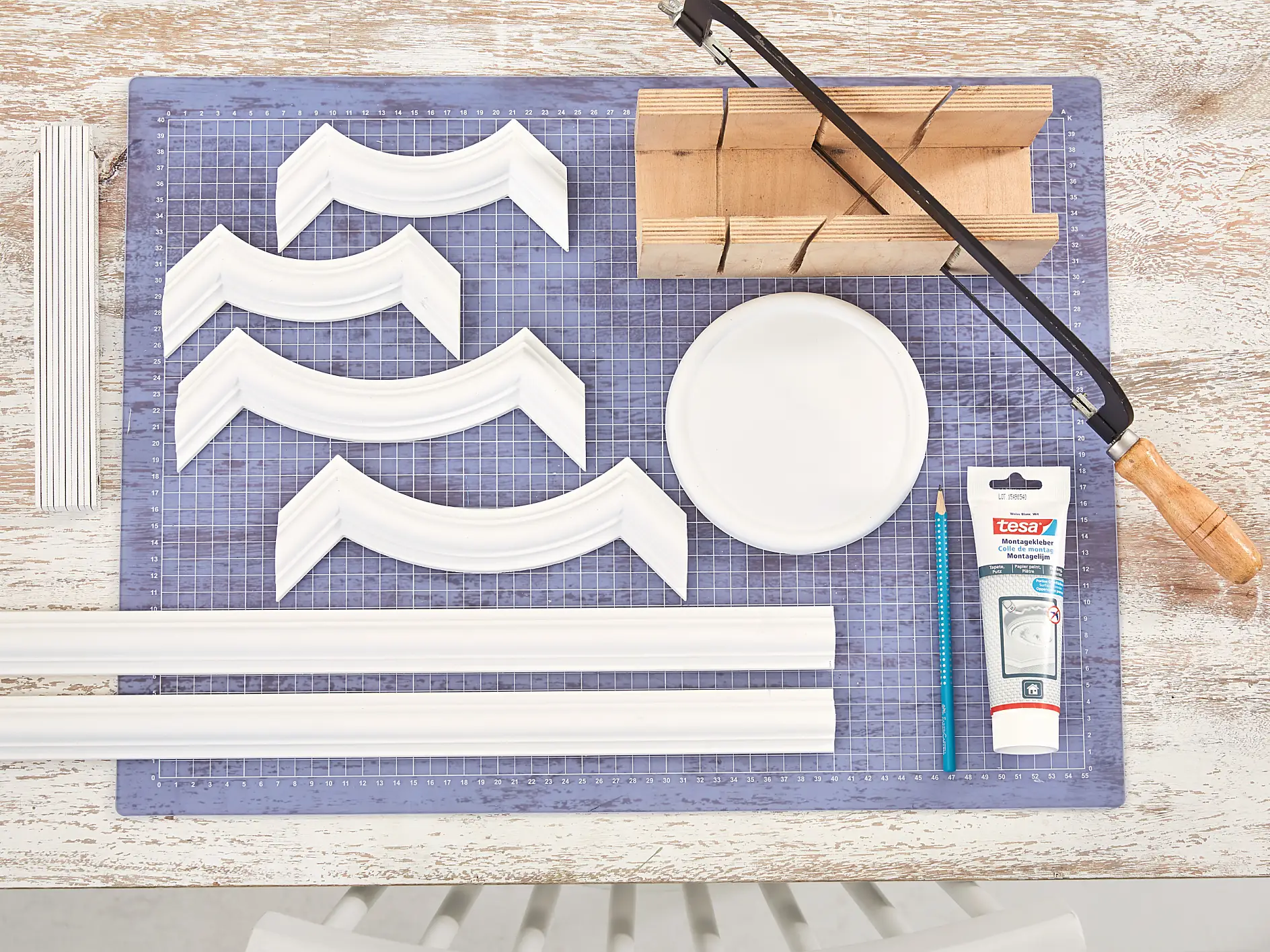 Overview of materials needed for a diy plaster headboard