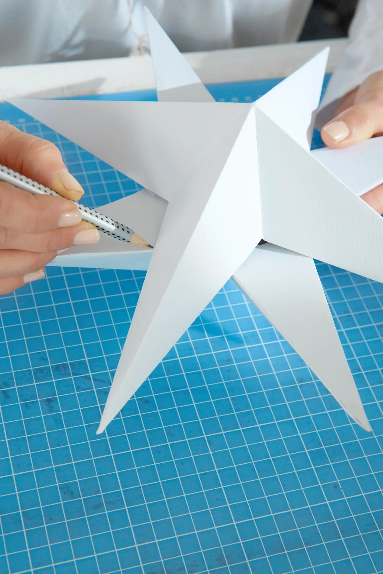 DIY Paper Stars / Step 12: Mark cutting points
