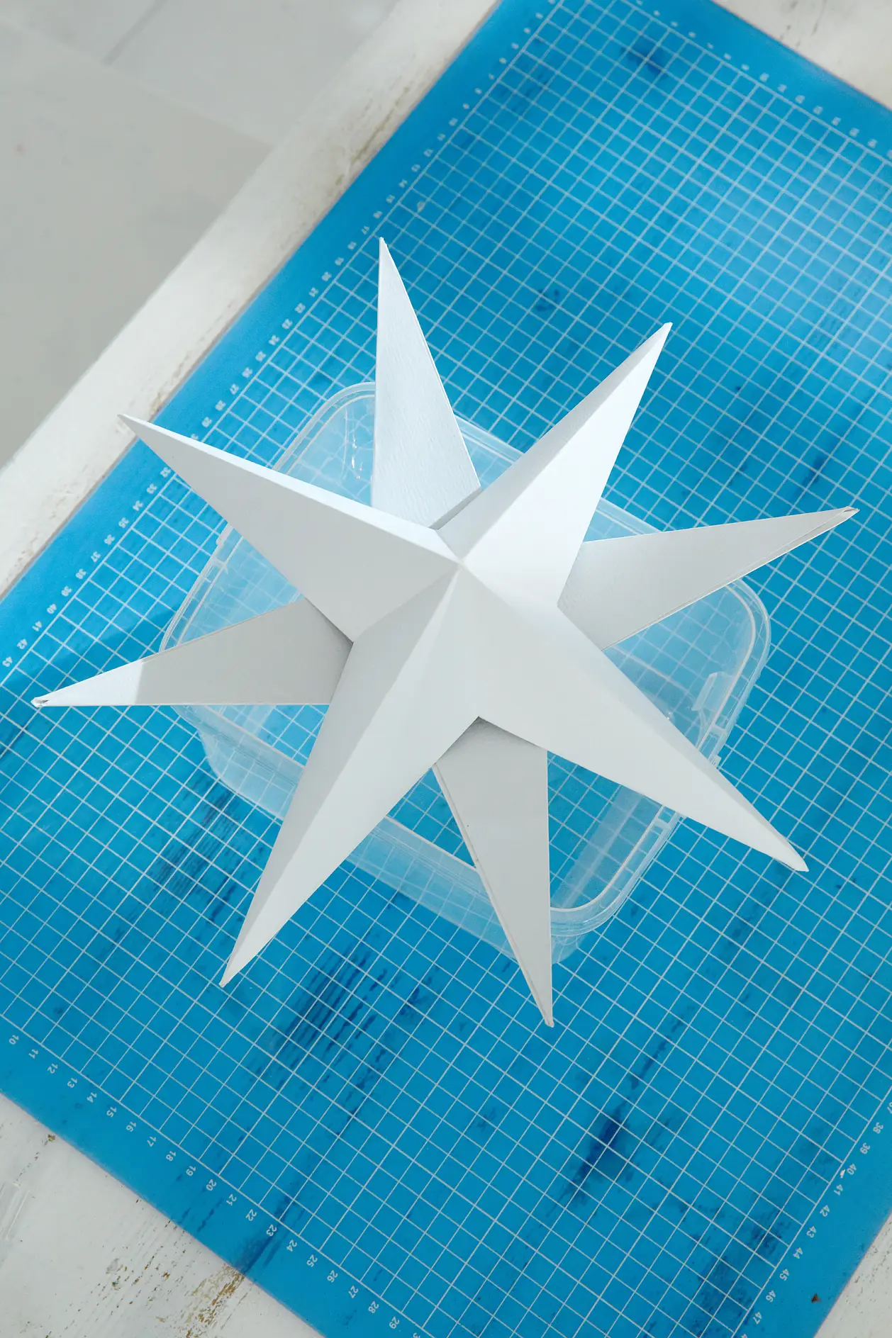DIY Paper Stars / Step 14: Glue stars to each other according to the markings