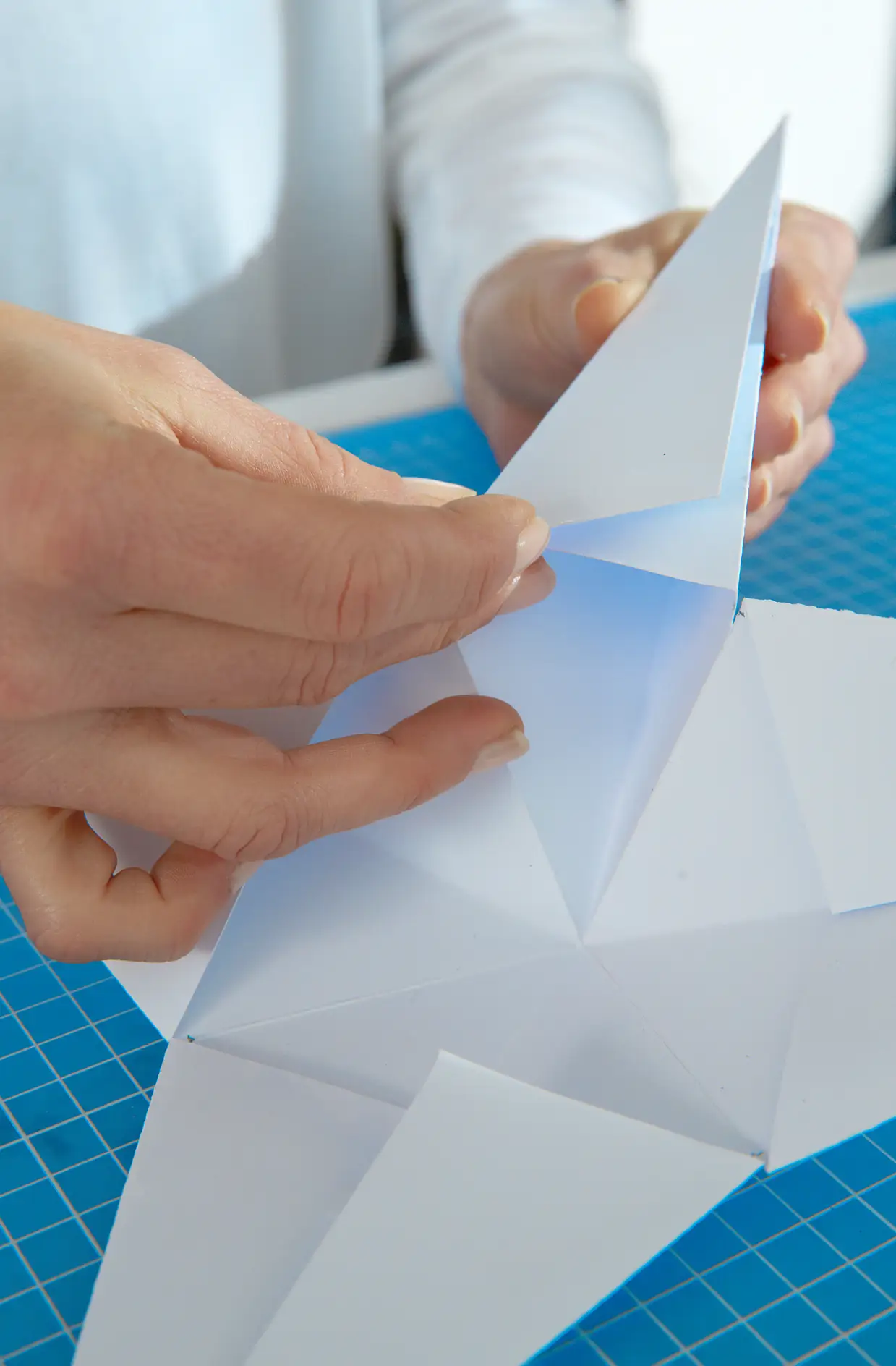 DIY Paper Stars / Step 9: Paste together the points