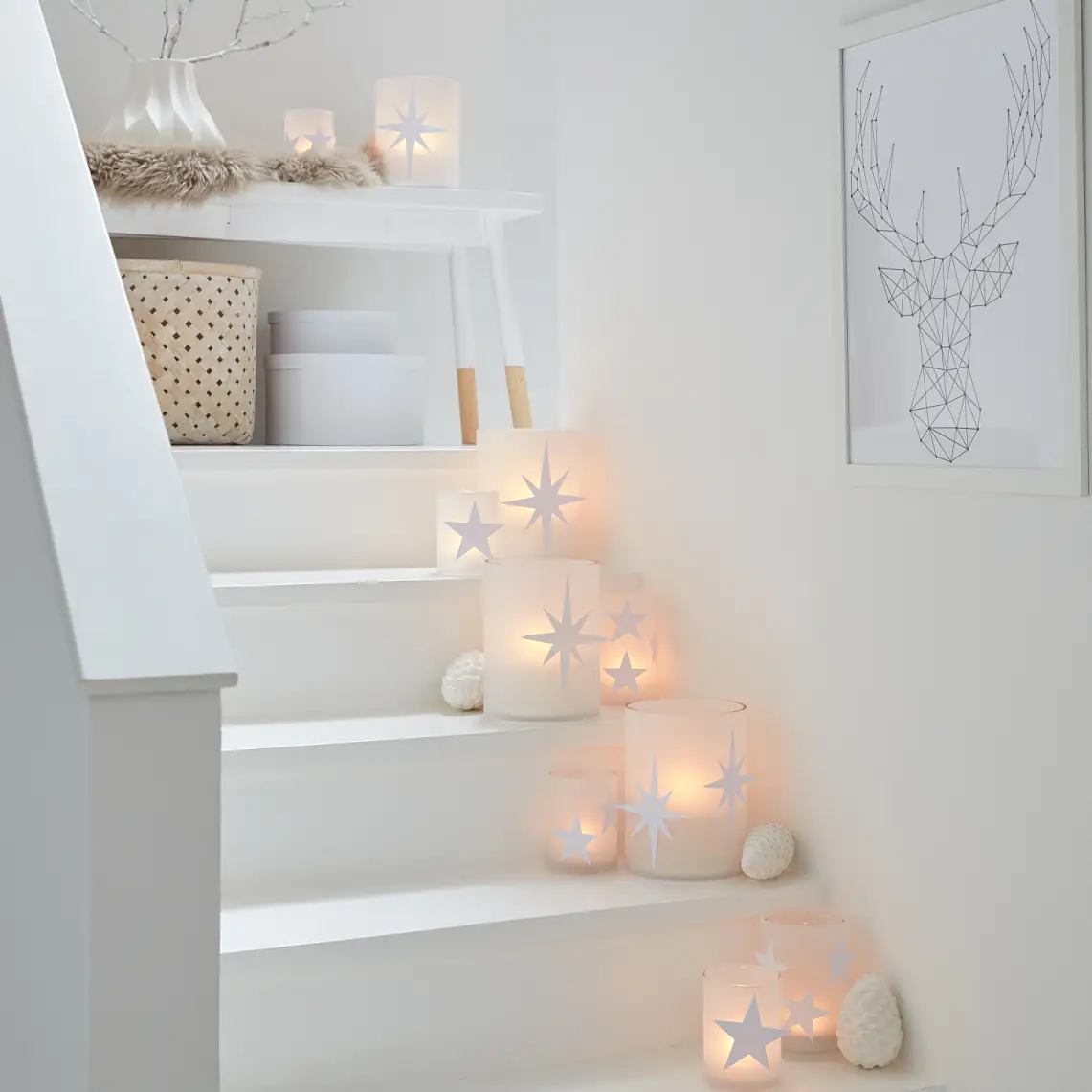 This stairs decoration puts candles (safely!) in the limelight - and it looks beautiful. Especially when the DIY candle holders are decorated with paper stars.