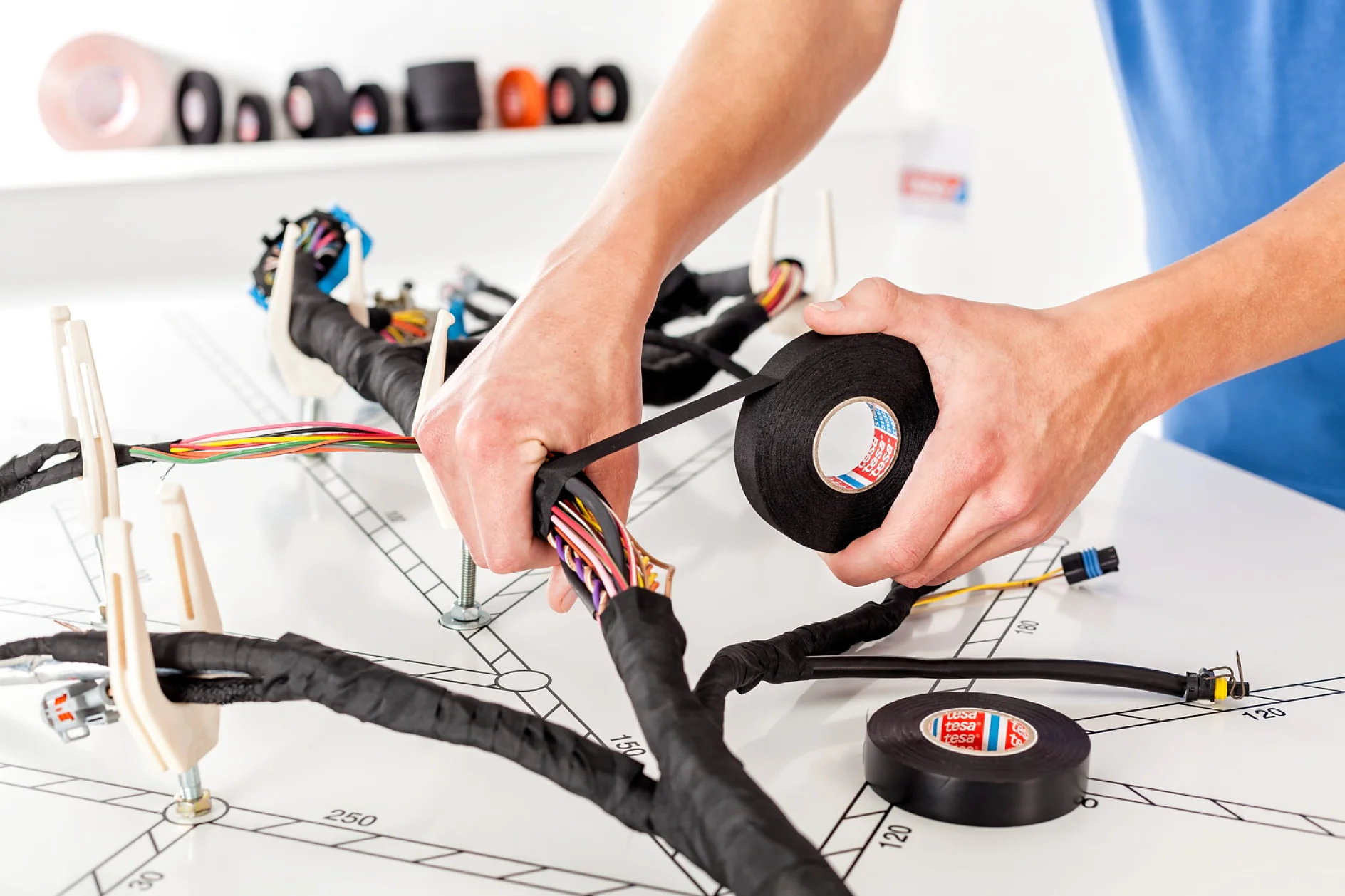 tesa_Wire_Harnessing_Kabelboard.jpg tesa_Wire_Harnessing_Kabelboard.jpg