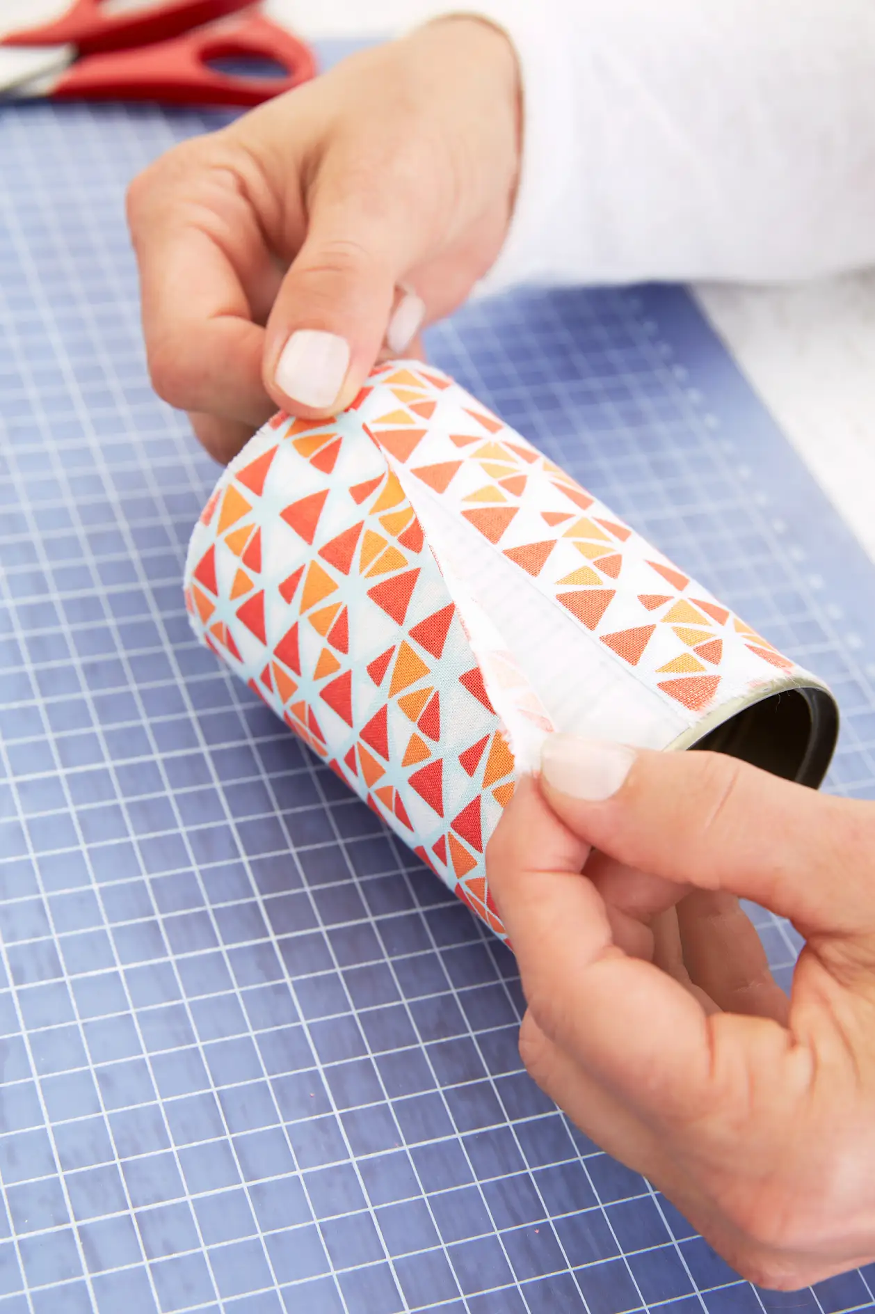 DIY Tin Vase Step 5: Roll the fabric