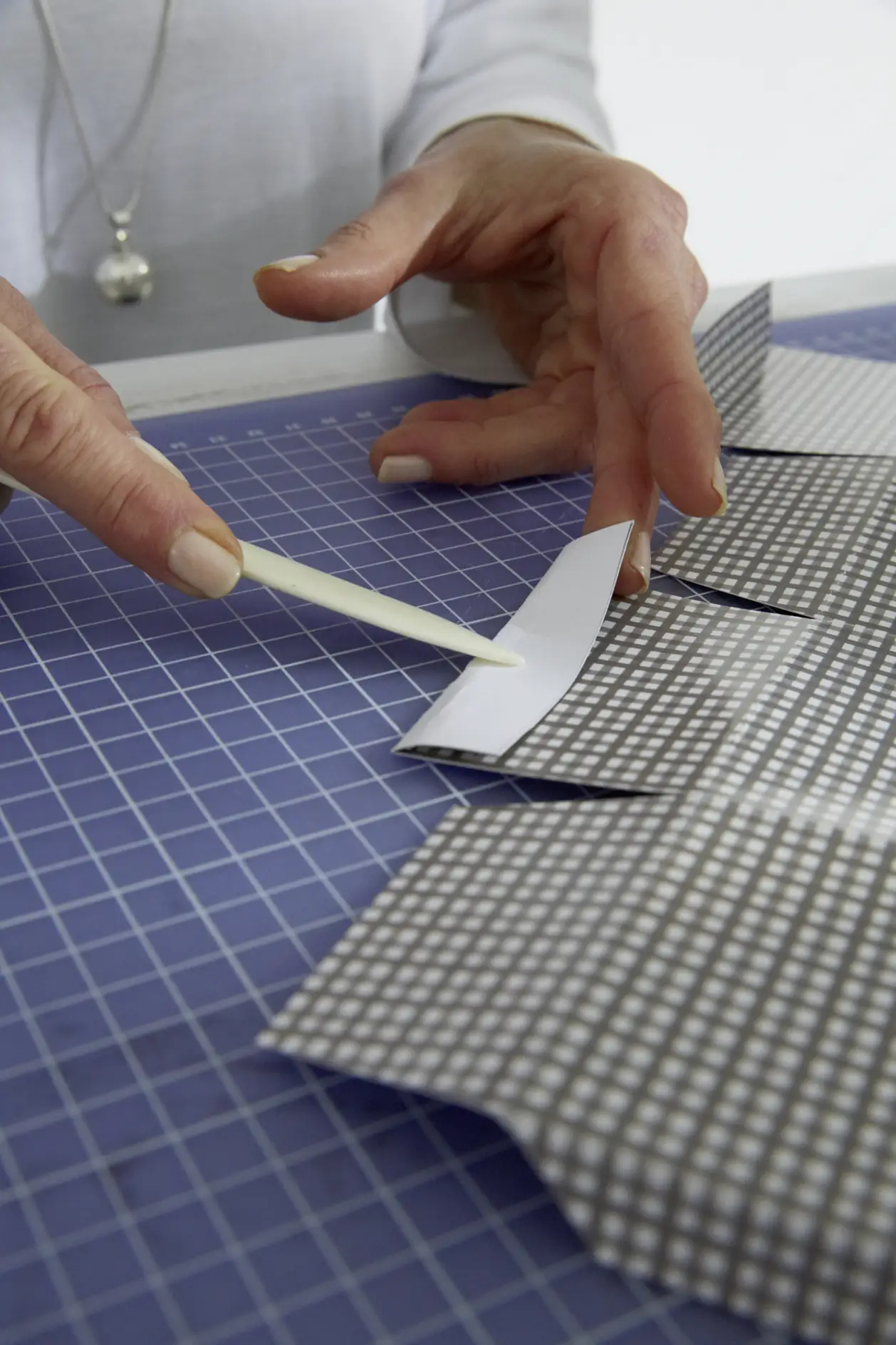 DIY Elegant Folded Cartons / Step 10: Fold the flaps outwards