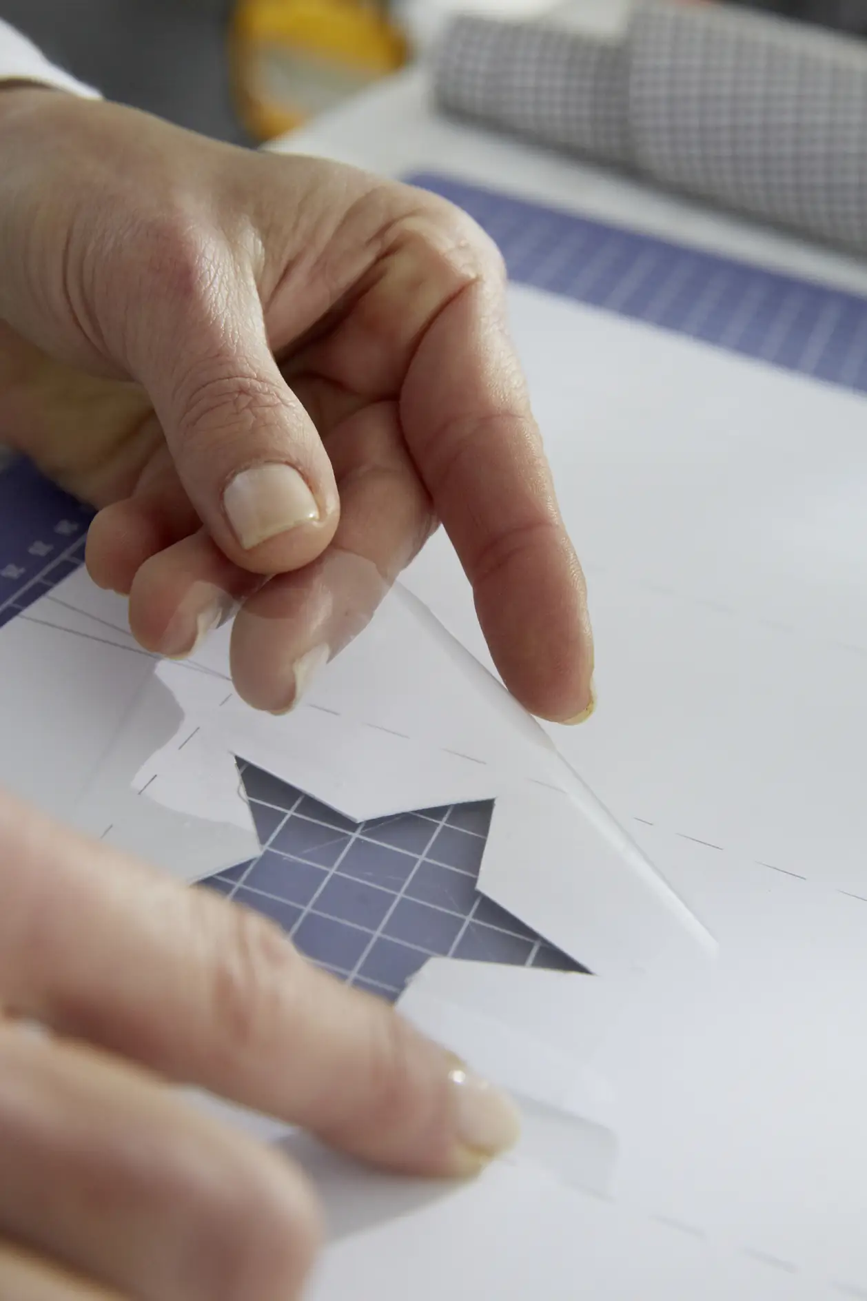 DIY Elegant Folded Cartons / Step 6: Glue on the transparent film