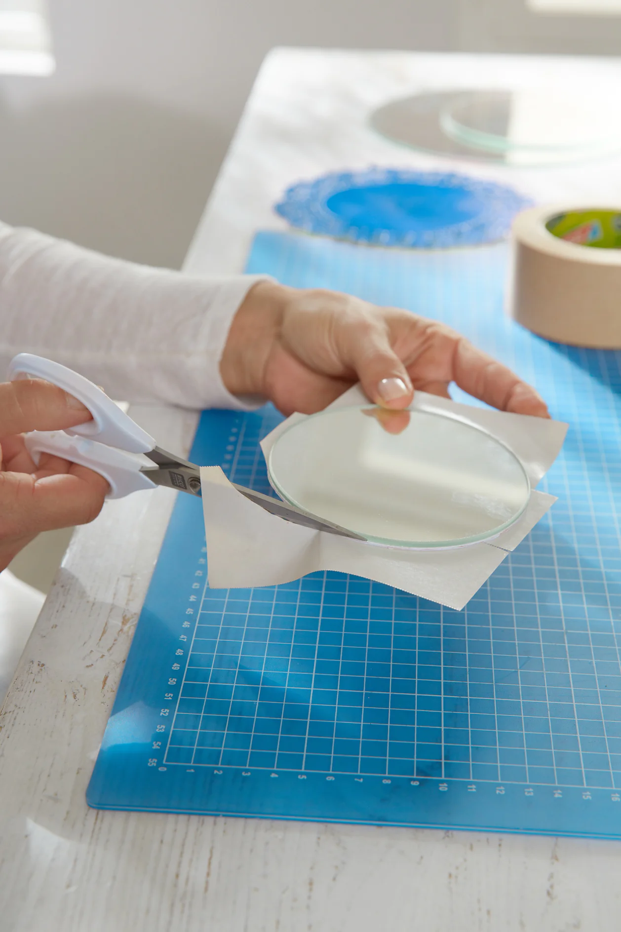 DIY Lacy Mirror for Bathroom / Step 4: Cut