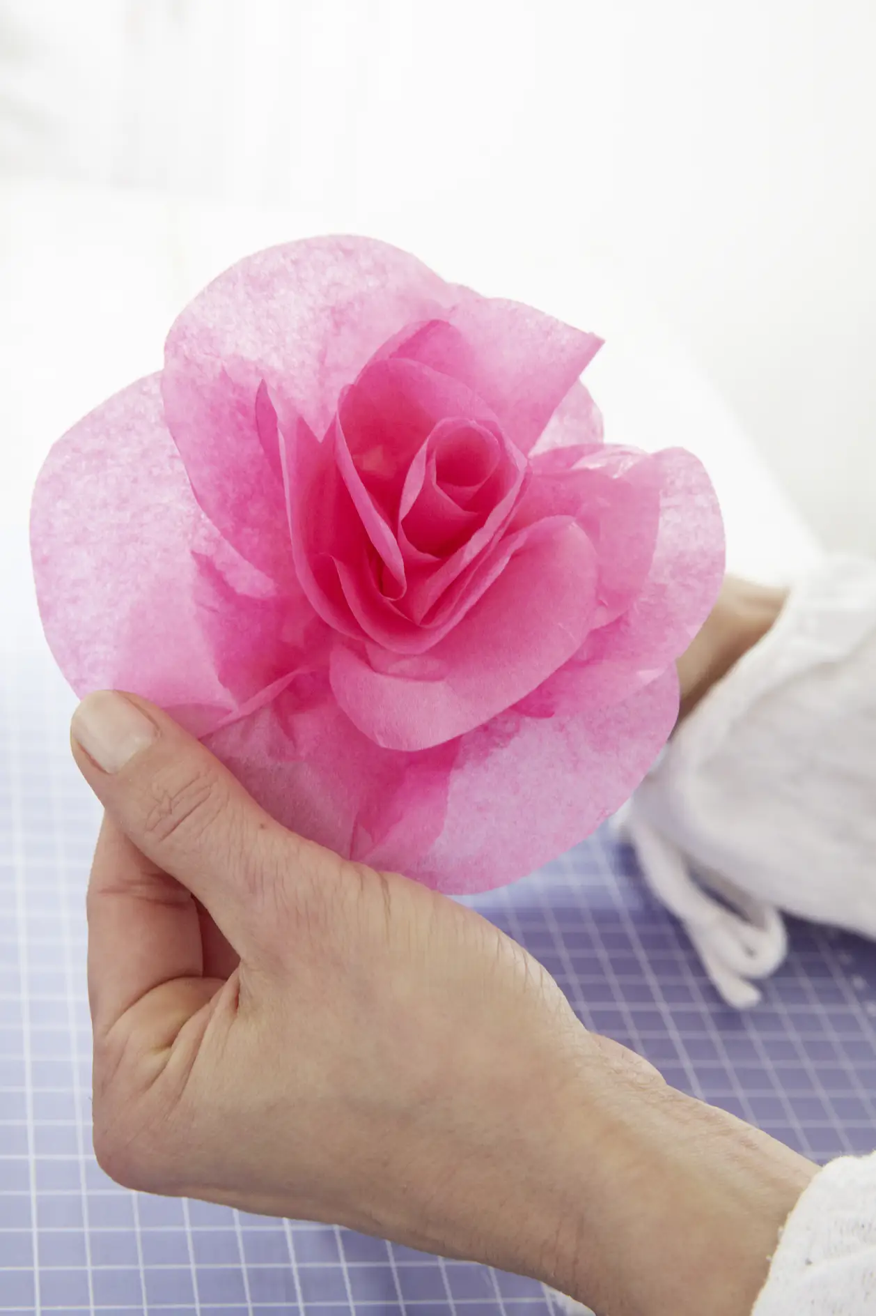 DIY Tissue Paper Rose / Step 11: Apply tape