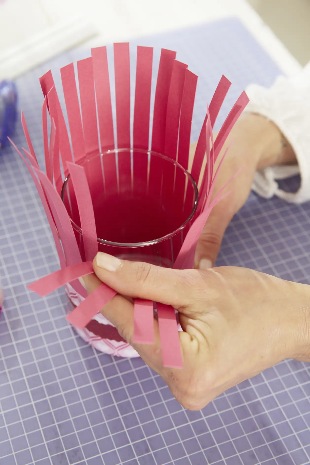 DIY Valentine's Day Lanterns / Step 7: Bend strips to the outside