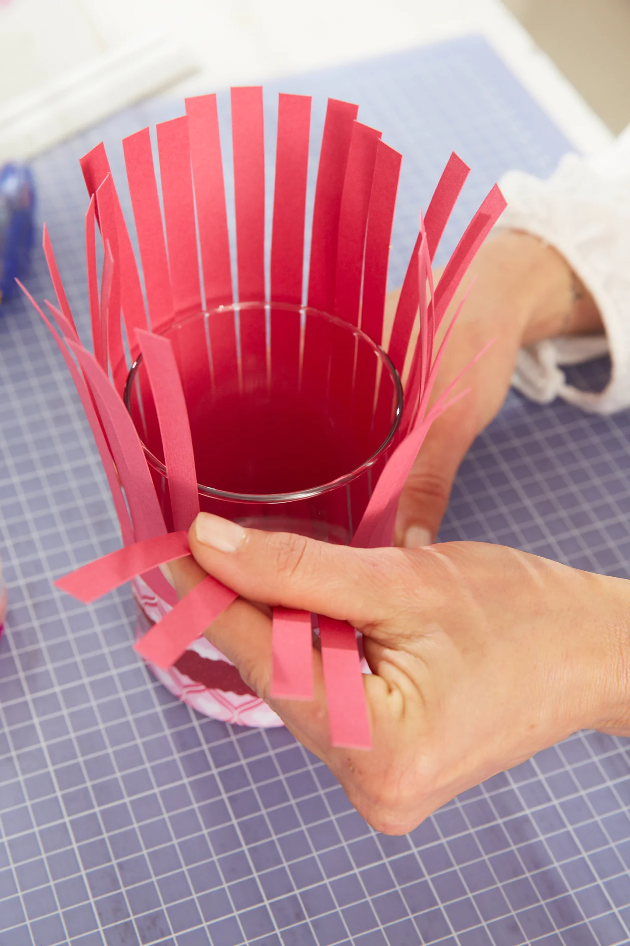 DIY Valentine's Day Lanterns / Step 7: Bend strips to the outside