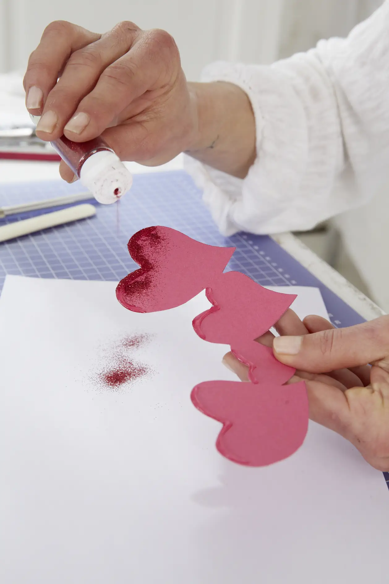 DIY Valentine's Day Card / Step 7: Sprinkle glitter
