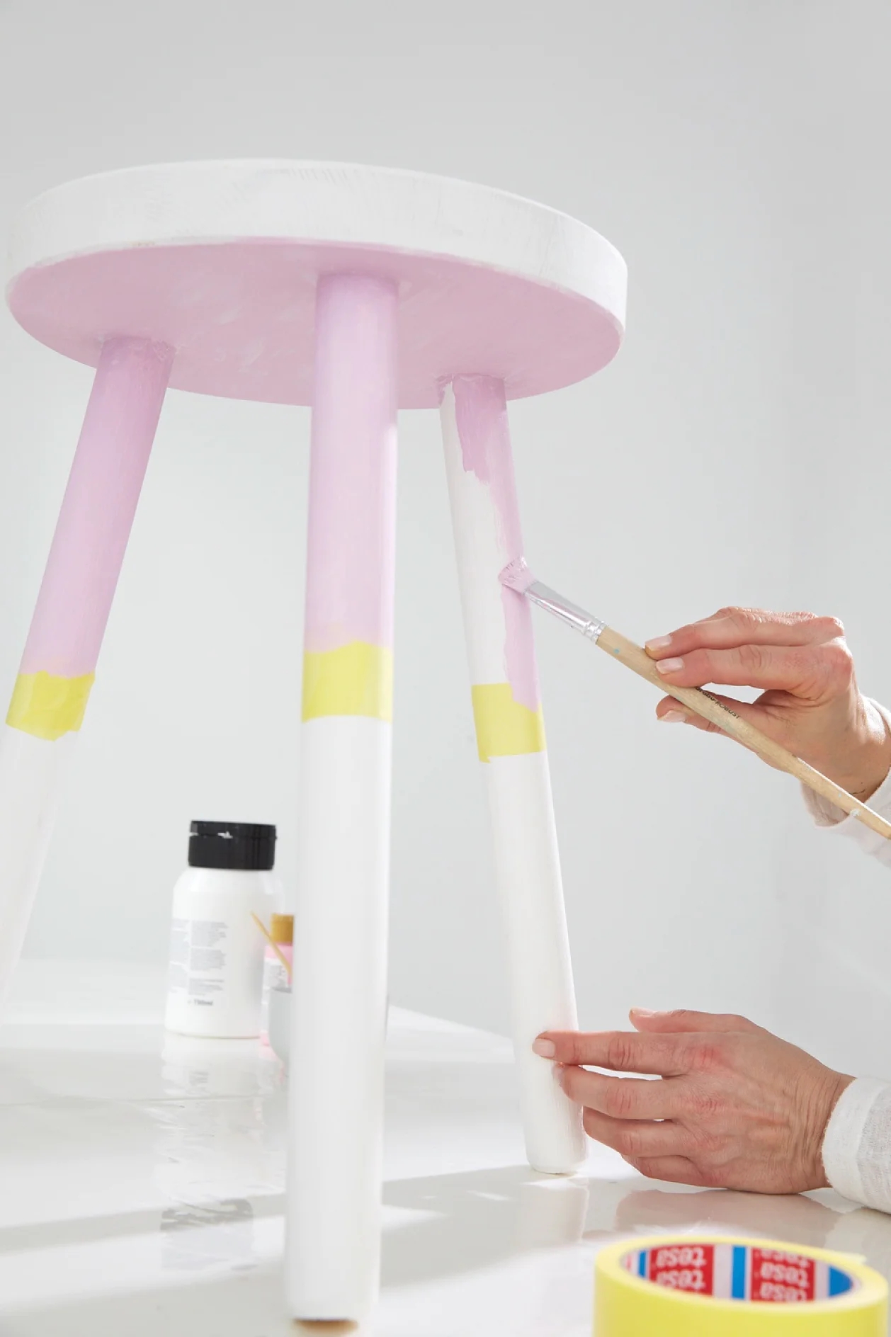 DIY Stool in Pastel Tones / Step 2: Mask the legs