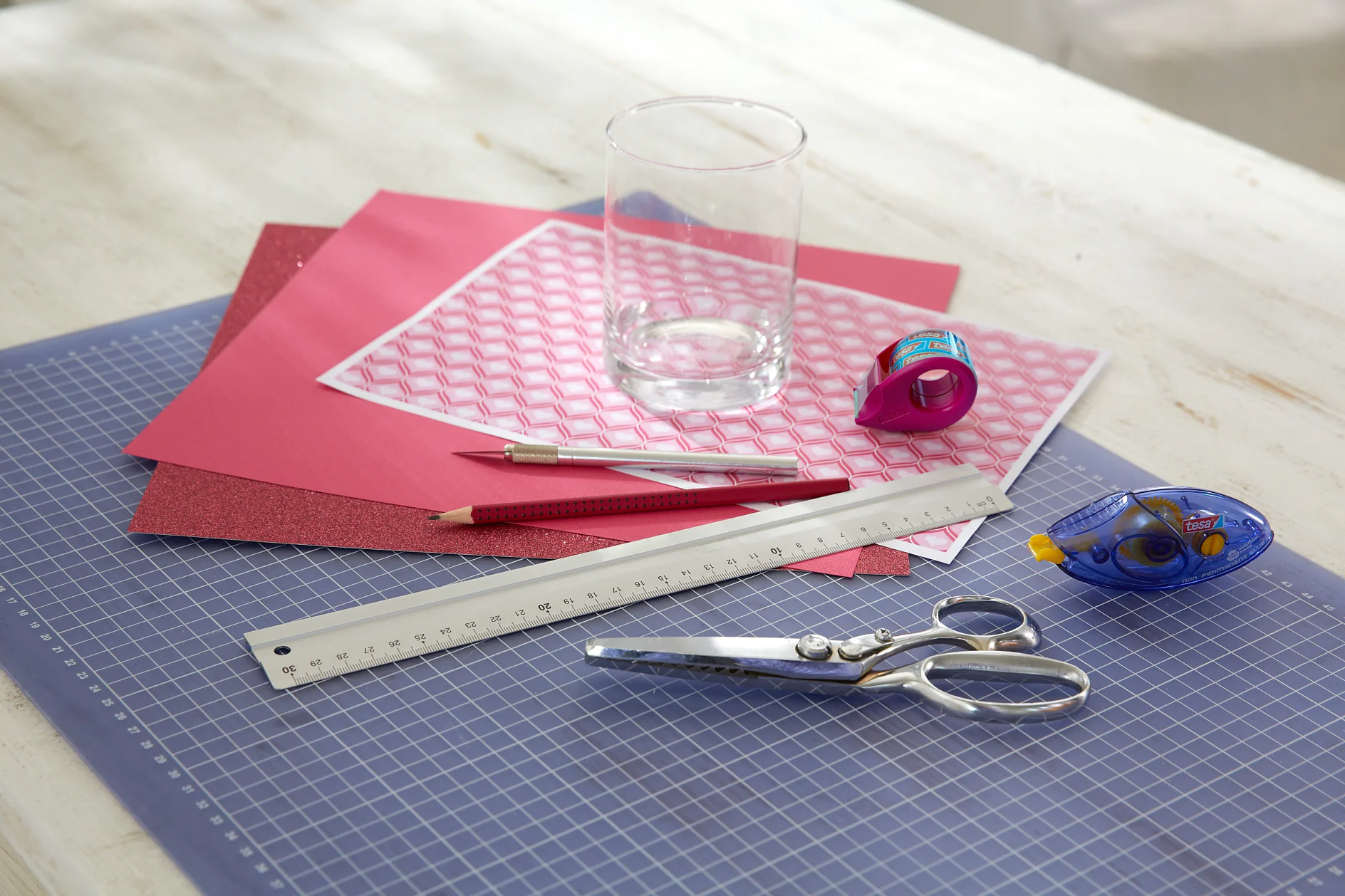 Lanterns in a homemade Valentine's Day outfit Step 1 DIY Valentine's Day Lanterns / Step 1: This is what is needed