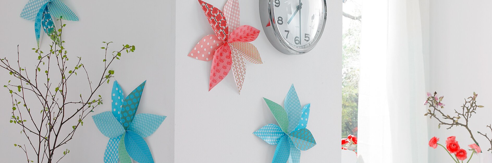 Forget wall tattoos - now your favorite paper designs can have their big moment: We'll mix them up, fold them into big flowers and hang them on the wall like pictures.