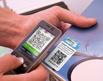 The tesa PrioSpot® offers new, clearly visible markings that let retailers and consumers check whether an item is genuine. tesa scribos has been continuously advancing its technology platform for ten years now.