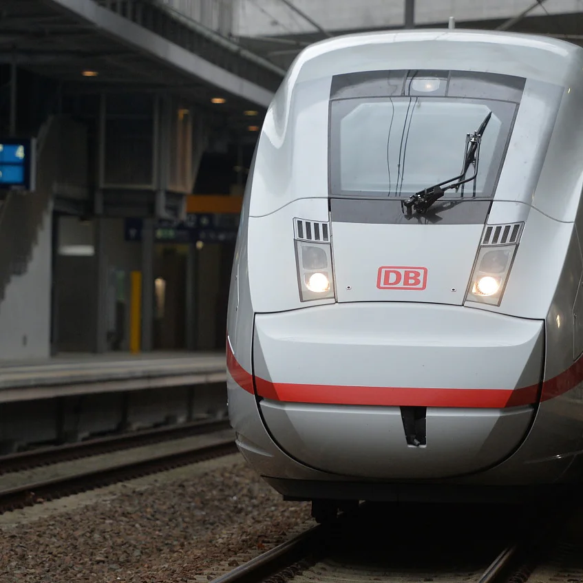 <p><strong>Flottentaufe in Berlin: Der ICE 4 kommt!</strong></p> <p><strong>ICE 4 startet neue Ära im ICE-Verkehr der Bahn</strong></p> <p>(Bahnhof Berlin Südkreuz)</p> <p>&nbsp;</p>